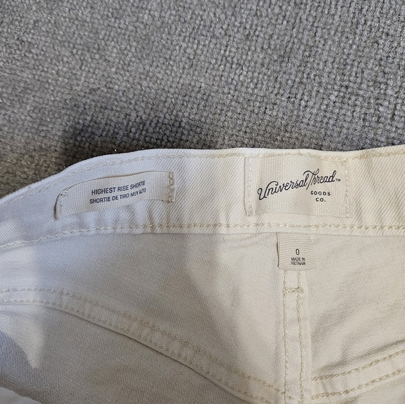 Cream Jean shorts - Picture 4 of 4